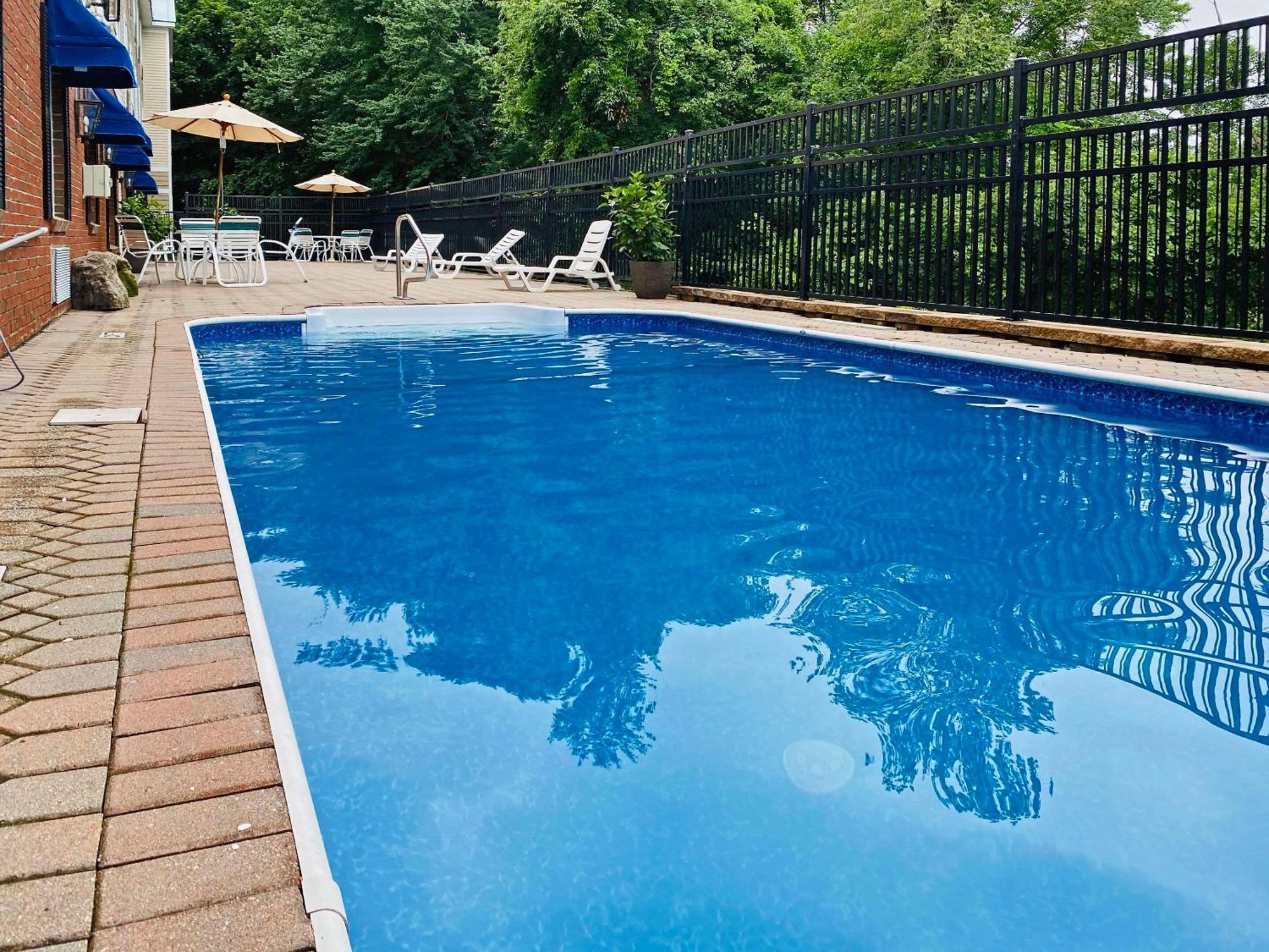 Comfort Inn & Suites Sturbridge-Brimfield Exterior photo