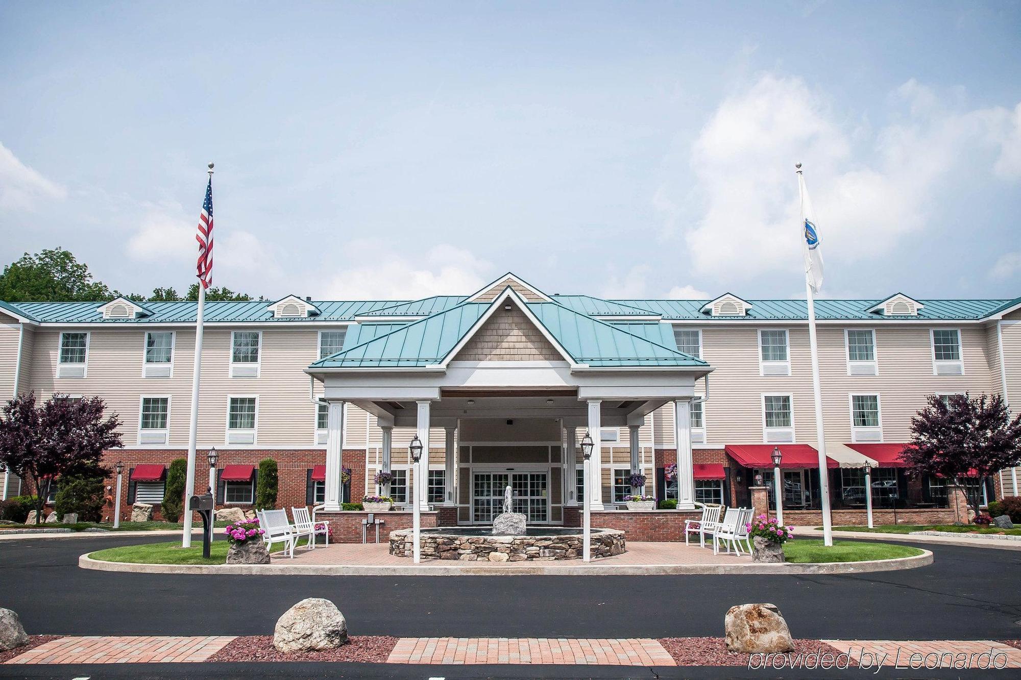 Comfort Inn & Suites Sturbridge-Brimfield Exterior photo