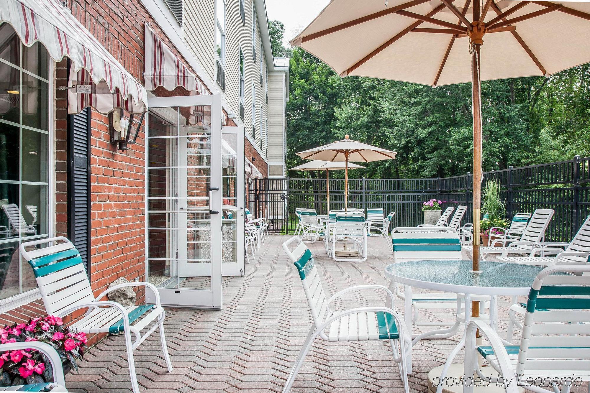 Comfort Inn & Suites Sturbridge-Brimfield Exterior photo