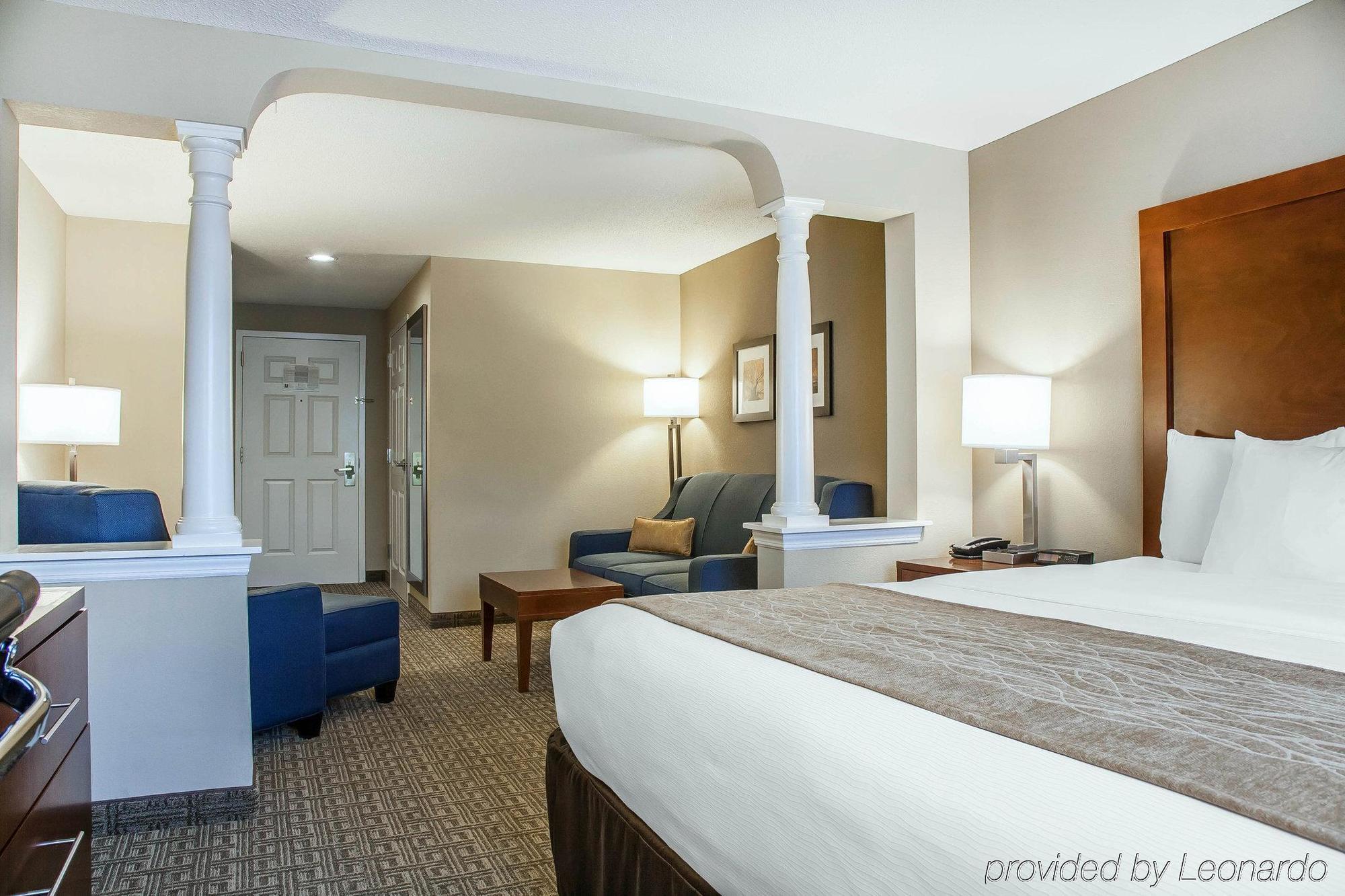Comfort Inn & Suites Sturbridge-Brimfield Exterior photo