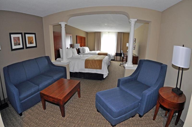 Comfort Inn & Suites Sturbridge-Brimfield Exterior photo