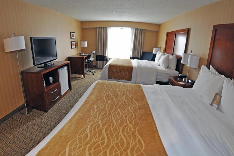 Comfort Inn & Suites Sturbridge-Brimfield Exterior photo