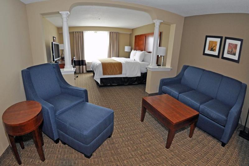 Comfort Inn & Suites Sturbridge-Brimfield Exterior photo