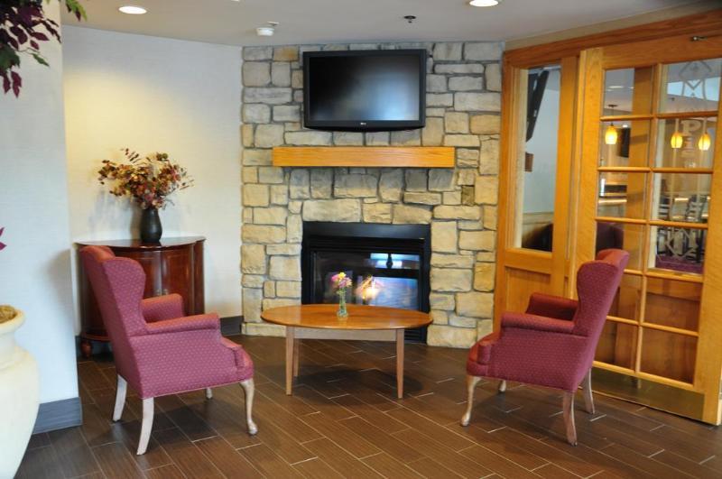 Comfort Inn & Suites Sturbridge-Brimfield Exterior photo