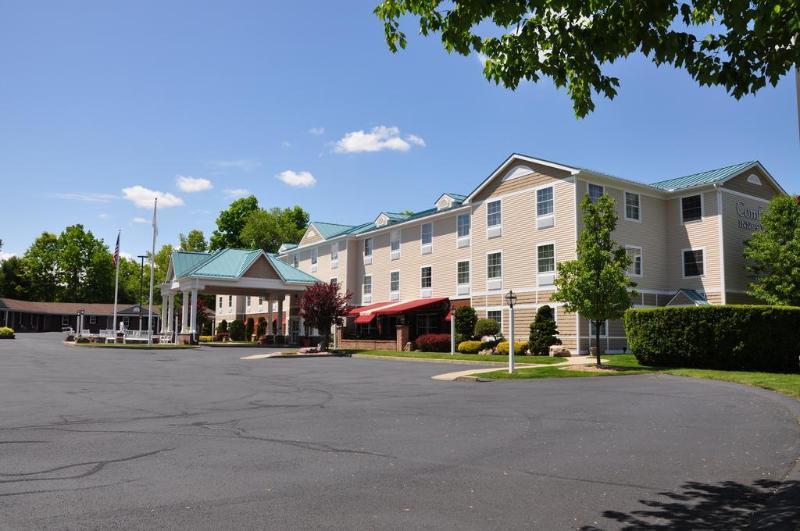 Comfort Inn & Suites Sturbridge-Brimfield Exterior photo