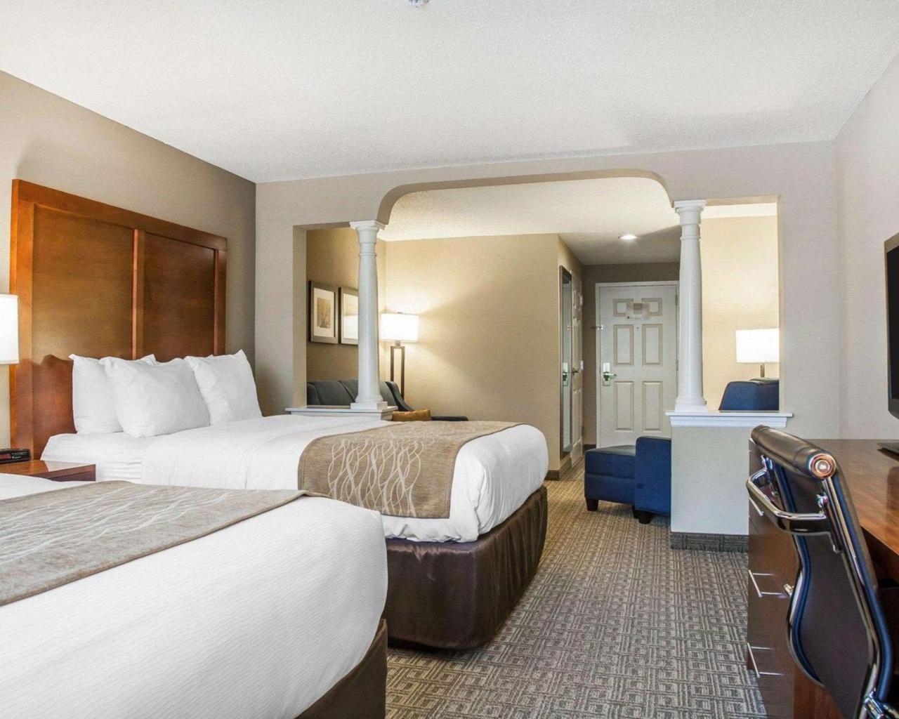 Comfort Inn & Suites Sturbridge-Brimfield Exterior photo