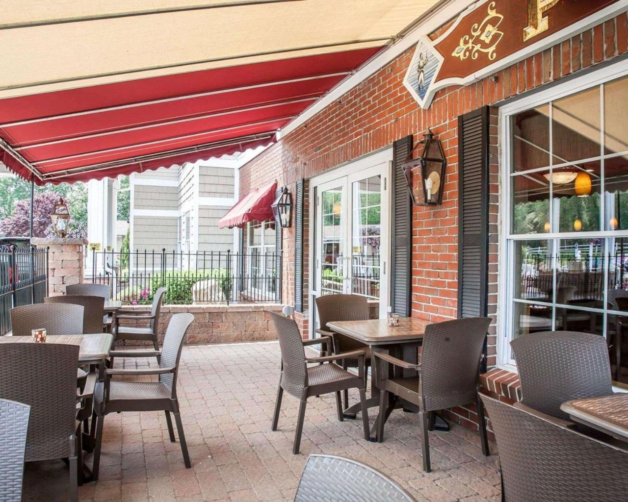 Comfort Inn & Suites Sturbridge-Brimfield Exterior photo