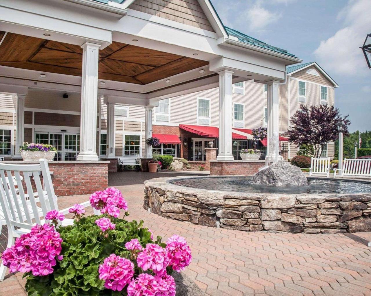 Comfort Inn & Suites Sturbridge-Brimfield Exterior photo